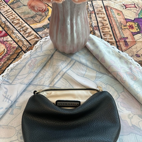 Antik Kraft Black and White Clutch with Minimalist Design - Picture 2 of 3